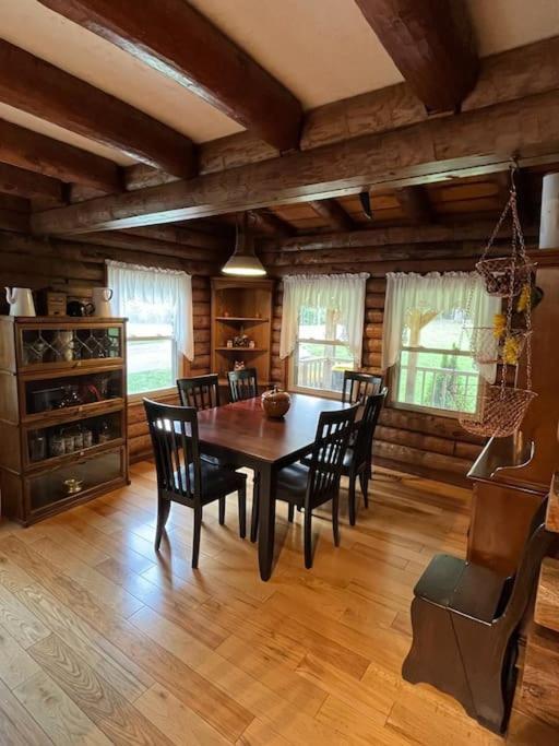Acorn Resort A Unique Retreat Cabin, 13 Acres Land Bloomington Exterior photo