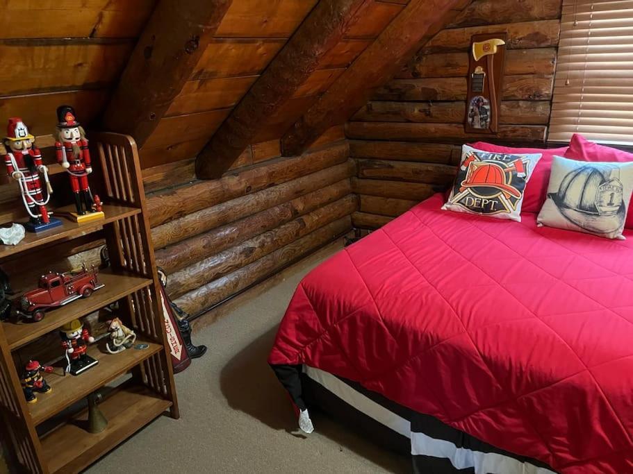 Acorn Resort A Unique Retreat Cabin, 13 Acres Land Bloomington Exterior photo