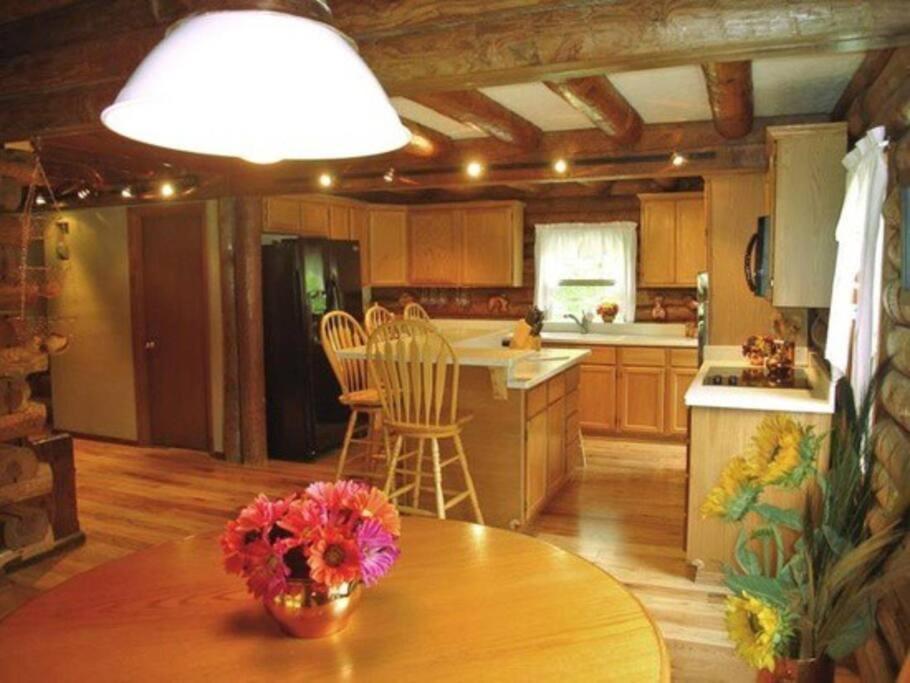 Acorn Resort A Unique Retreat Cabin, 13 Acres Land Bloomington Exterior photo